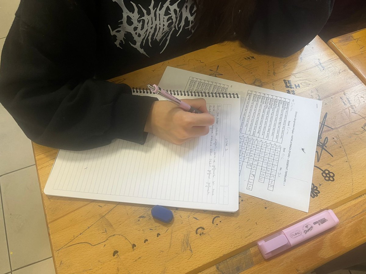 #dilimizinzenginlikleriprojesi 
📚
Dilimizin zenginlikleri projesi kapsamında”Kare Bulmaca” ve “Anahtar Kelimelerle Hikaye Yazma” etkinliği
.
<a href="/tcmeb/">Millî Eğitim Bakanlığı</a> 
<a href="/istanbulilmem/">İstanbul İl Millî Eğitim Müdürlüğü</a> 
@sislikaymakam 
@sislimem_ 
@sevgycl
@gokhan_cit_ 
<a href="/meltemseymen/">meltem seymen</a>