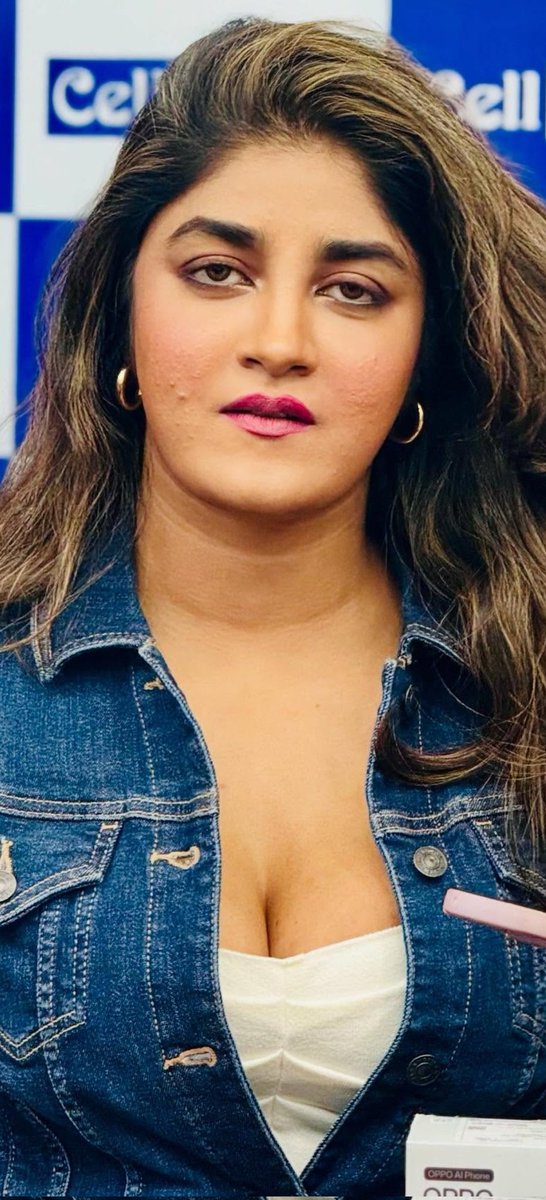 Dimple munda 🥵 Wathaa ennadi ipdi iruka 🥵🥭 Apdiye molaiya veliya eduthu raw moonji ah nakkitey pesaiyanum 🥵🤤 Nalla koluthu poitu thevidiyaa sssshh Veriyaa okkalam ivala ipo 🥵💦