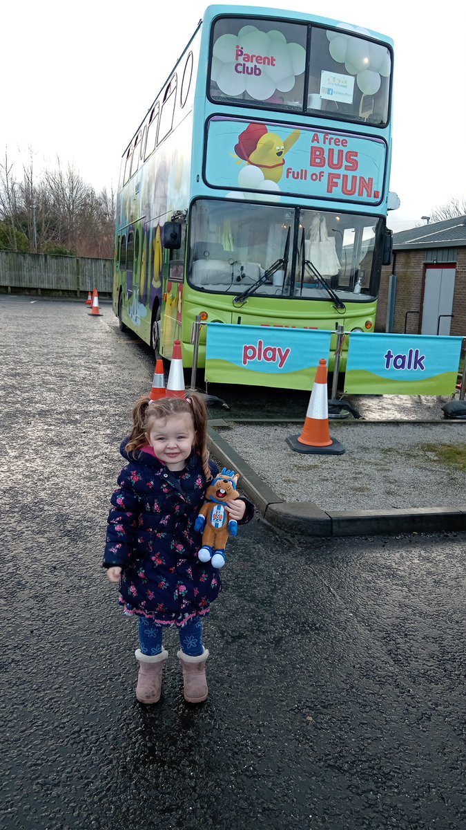 Louisem55117243's tweet photo. In today's episode of what's Amber and her squirrel bestie up to today 😂 they visited the @playtalkread benji bus ❤️ they had an awesome time messy playing. Arts and crafting and putting out "fire" with bookbug 😍 Deffo get along if its in your area
#playtalkread #benjibus https://t.co/e72NrPag0t