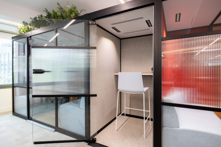 plugandgoarq's tweet photo. Las nuevas sedes corporativas diseñadas para atraer talento incluyen zonas flexibles y modulares, espacios verdes y sostenibles, áreas sociales dinámicas, tecnología integrada o espacios para la concentración, entre otros 🔗 https://t.co/kb8jiIPtGZ
#ArquitecturaCorporativa https://t.co/DWpwTnGIbQ