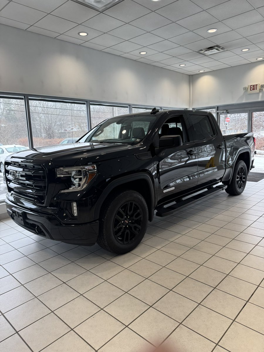 oliveriobuick's tweet photo. #GMC #crewcab only $36400 #Oliverioauto https://t.co/NxzTvHW37s