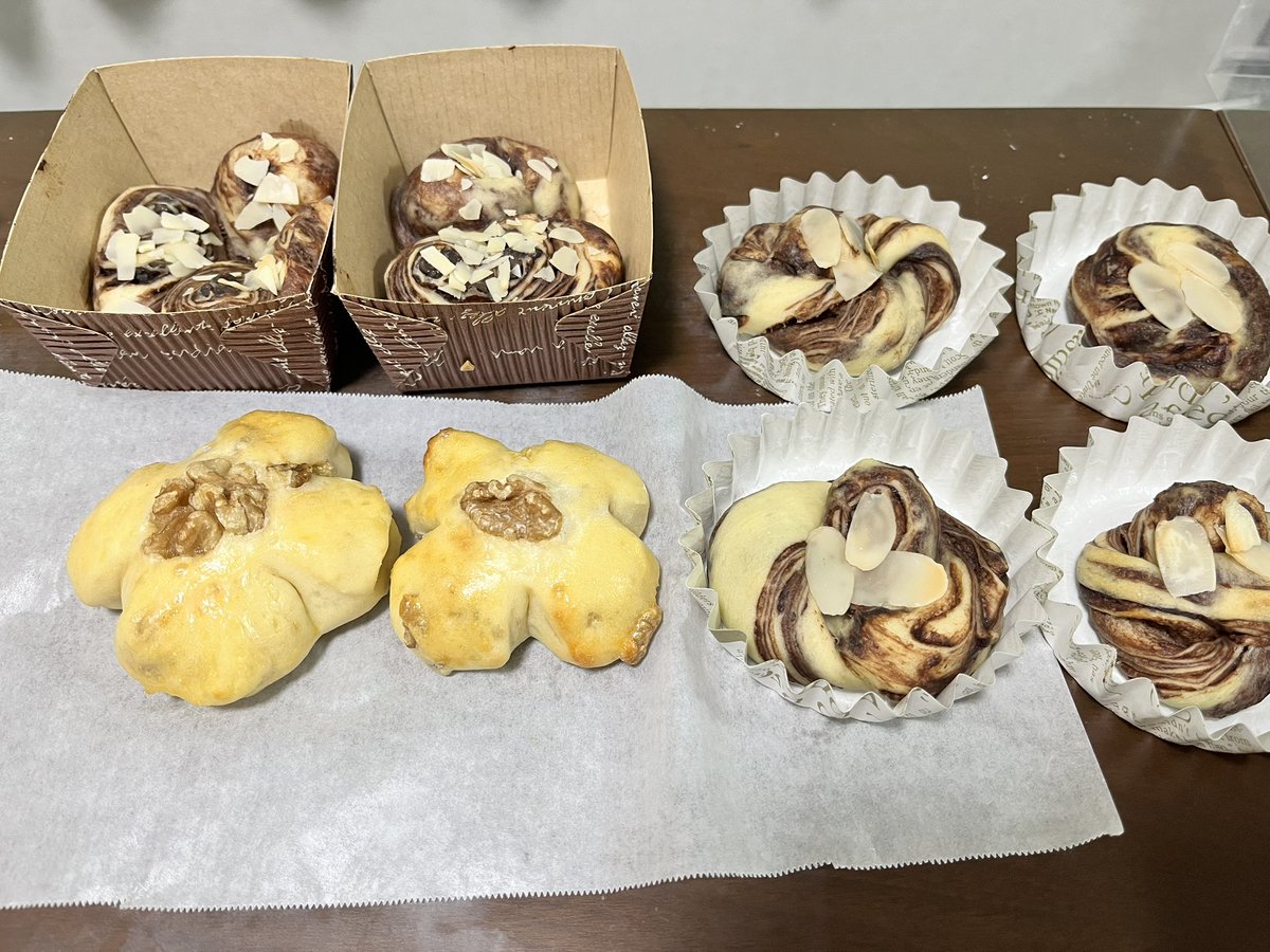 sa___peach's tweet photo. くるみパン、チョコパン 少しずつ上達してきた👌 https://t.co/5xRp3MyoPf