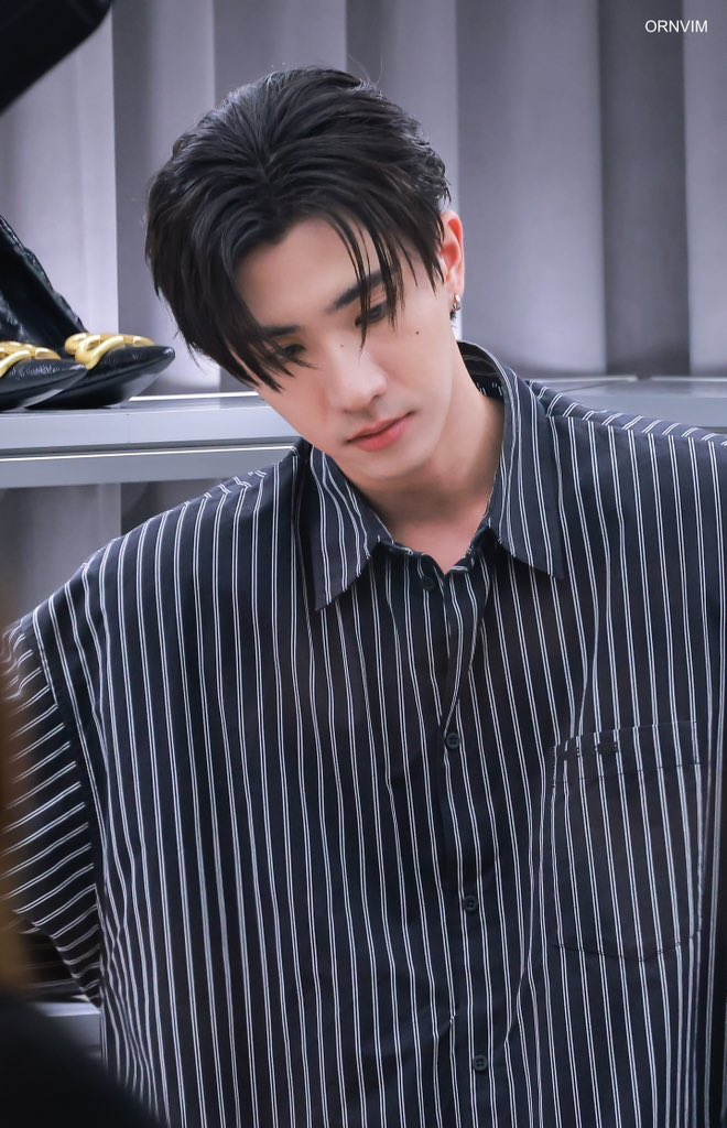 ornvim's tweet photo. 😳😳🖤🖤

Balenciaga X PERTH 

#Balenciaga #BalenciagaSiamParagon
#PerthTanapon #KDPPE https://t.co/5kRl0XkYdc
