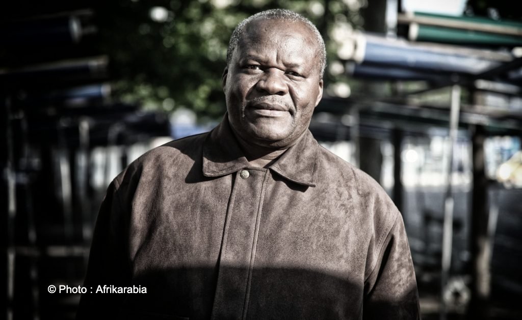 Christophe RIGAUD (@afrikarabia) on Twitter photo 🔴#RDC Le #procès de l'ancien chef rebelle du #RCD_N, Roger #Lumbala, détenu depuis 5 ans en #France se tiendra du 17 novembre au 19 décembre 2025 à #Paris. Il est accusé de crimes contre l’humanité entre 2002 et 2003. Notre article de mars 2024 👉 afrikarabia.com/wordpress/rdc-… <a href="/Trial/">TRIAL International</a> 🔴#RDC Le #procès de l'ancien chef rebelle du #RCD_N, Roger #Lumbala, détenu depuis 5 ans en #France se tiendra du 17 novembre au 19 décembre 2025 à #Paris. Il est accusé de crimes contre l’humanité entre 2002 et 2003. Notre article de mars 2024 👉 afrikarabia.com/wordpress/rdc-… <a href="/Trial/">TRIAL International</a>