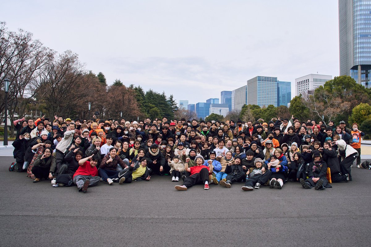 BiS3kikaku's tweet photo. 1/12に開催されたBiSラストライブ「Finale of third BiS」で撮影した、研究員の集合写真を公開いたします！
たくさんの研究員のご参加ありがとうございました！
#BiS野音 #BiSFinal https://t.co/ELMHYoGjRe