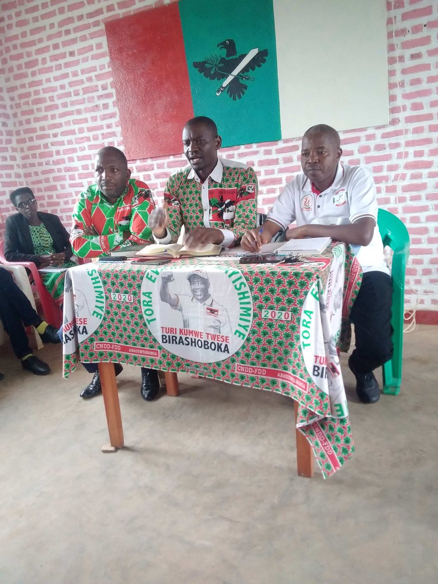 EdouardNsabima2's tweet photo. @Cndd_FddMwaro ubuserukizi,mu ngendo barimwo babandanirije kuri uyu wa 14/1/2025 mu ma zone ya #Makamba na #Mwaro@Mugikorwa co kugirisha inama indongozi zo muri uyo mugambwe mwayo #mazone@Mu ntumbero yo gutegura neza amatora twimirije#. https://t.co/CMU2VlJps8