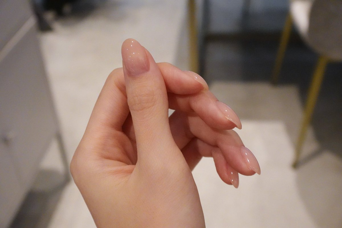 Toebeansgmg's tweet photo. マオジェルサロンに通い始めて3年が経とうとしている◟( ˃̶͈◡ ˂̶͈ )◞今月は透明感あるベビーコーラルピンクにしたよ👶🏻🩰フォルムにもかなり拘ってもらっているのでワンカラーで十分綺麗に見える🌙 https://t.co/my6q6iICam