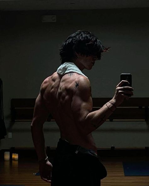 farismafa's tweet photo. bodybilding🏋️
#fitness #malepose #bodybuilding #gym #modeling https://t.co/e36u3PKVsK