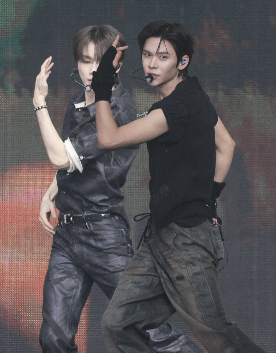 bibamibambi's tweet photo. สีผิวอึนซอกกับซองชาน ผมจะเครซี่ว่ะ ㅠㅠㅠㅠㅠ https://t.co/ZLxuly7XEj