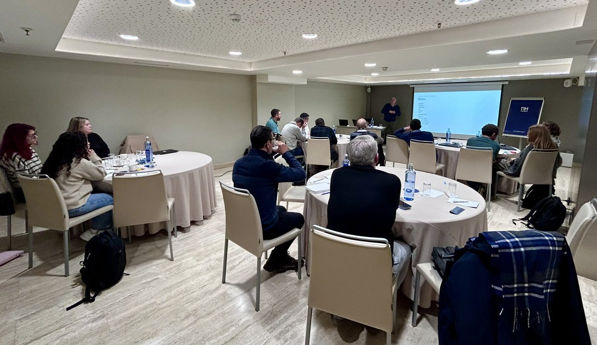 AerzenIberica's tweet photo. Hoy parte del equipo @AerzenIberica #posventa #comercial y #marketing estamos reunidos diseñando el 2025. Por un prospero año compañeros! https://t.co/fjL1FWGFVf