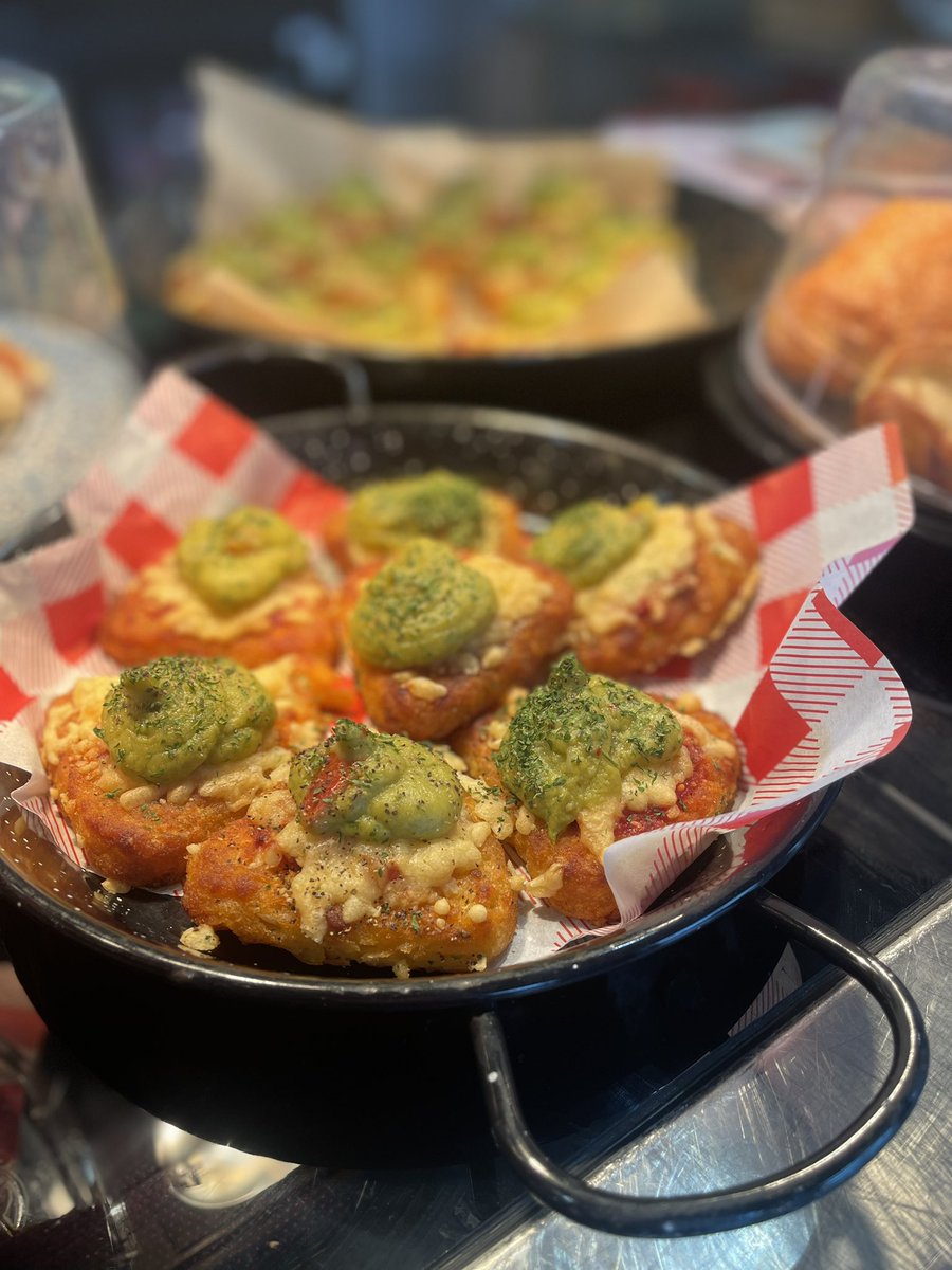 HoweHolroyd's tweet image. Cafe concepts posh hash browns, seeded pack flapjacks gluten free choice, granola yogurt pots.bacon &amp;amp; cheese muffins.
@Milen42931651  @melrahaman  @MaryMar89923871 @JohnLyonHarrow