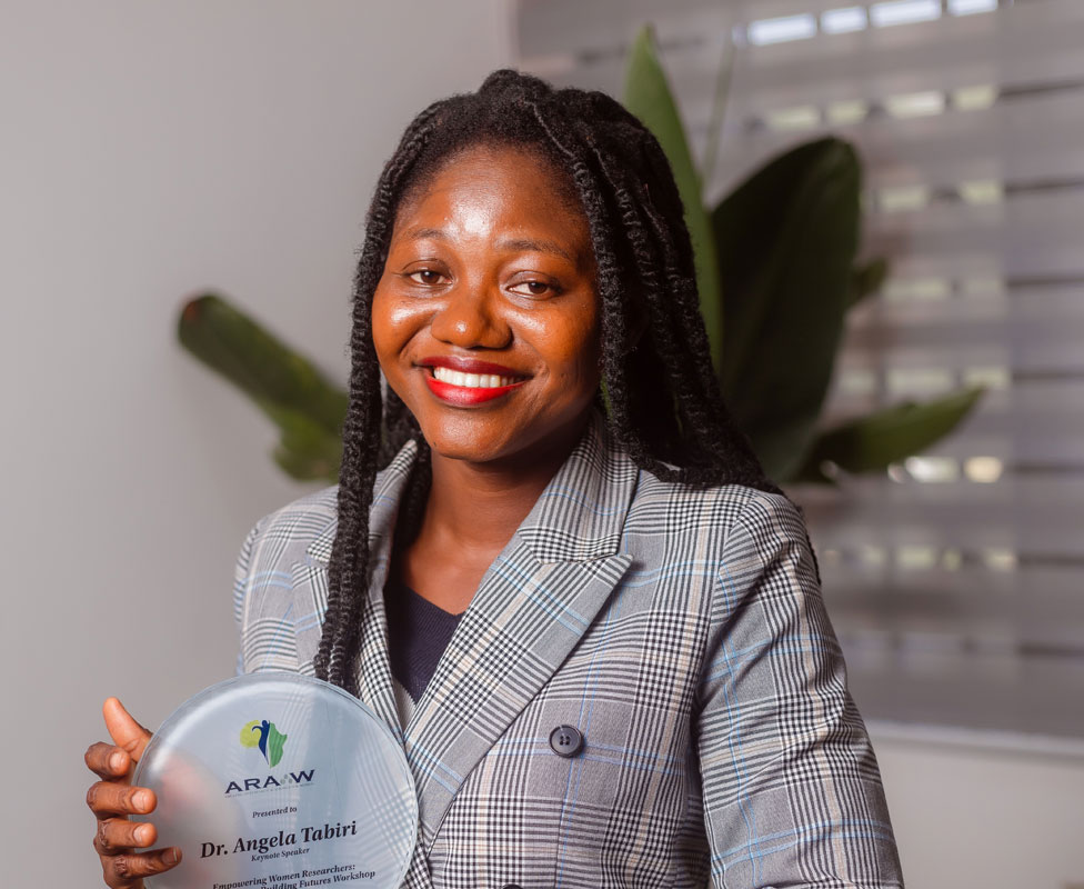 AIMSGhana's tweet photo. The #MathsQueen Shines!
Thrilled to celebrate @angela_tabiri AIMS Ghana alumna '14, for her inspiring feature in the @BBCAfrica story: "The Maths Queen with a #Quantum Mission to #Mentor Girls" 🌟
Read full story via: https://t.co/TzDbU9JJJQ
#STEM #WomenInScience #QuantumAlgebra https://t.co/SaxJ0fuiDJ