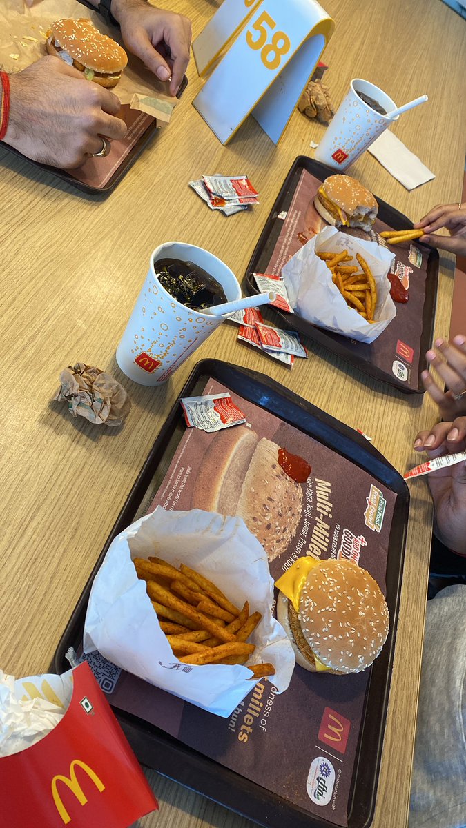 RohitPareek2704's tweet photo. @mcdonaldsindia @AhmedabadPolice asking for parking fee .. first they ask for 50rs then after we argue they said ok give 30rs. now we have to pay for coming in mcdonalds ? Ahmedabad raipur big bazar Avedh vasooli @AhmedabadPolice  why we have to pay for going to eat mcdonalds https://t.co/It6XxDeJaZ