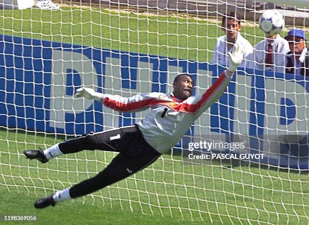 JacquesSongooC's tweet photo. Le football m’a appris à ne jamais abandonner, même dans les moments difficiles.

🌟 Chaque échec est une leçon, chaque victoire est une récompense pour le travail. https://t.co/2YAY43H3BX