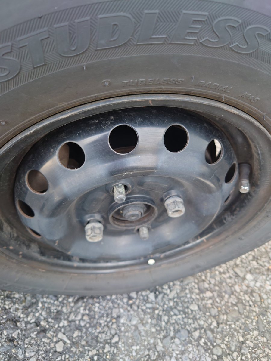 qkuchan's tweet photo. 自分の車も壊れて、次は社用車が壊れるってほんと運無さすぎる🥺 https://t.co/rLO2M0E5kS