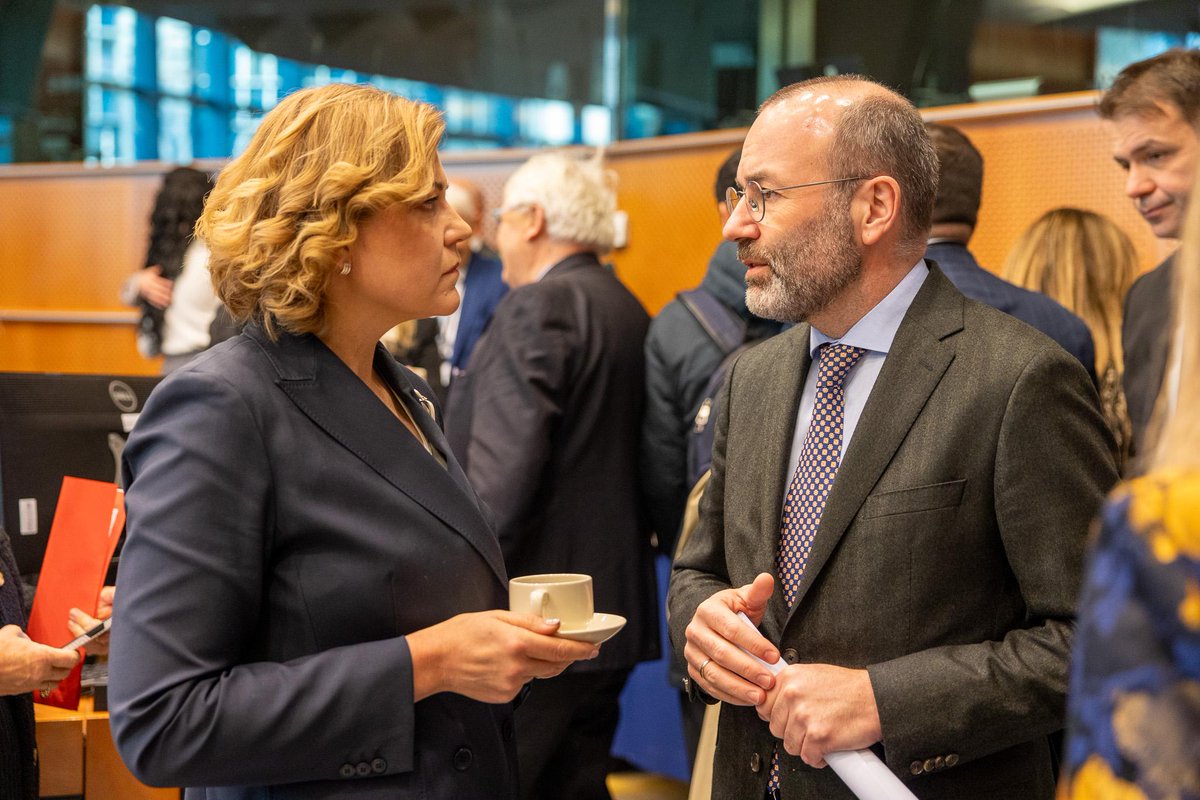 ManfredWeber's tweet photo. Unity and good talks during our @EPP #PoliticalAssembly.
Shielding democracy & enhancing electoral resilience require action against cyber threats. Entering a new generational hybrid warfare needs a new defence to fight against misinformation & disinformation at a higher level. https://t.co/WLJbXpyh8q