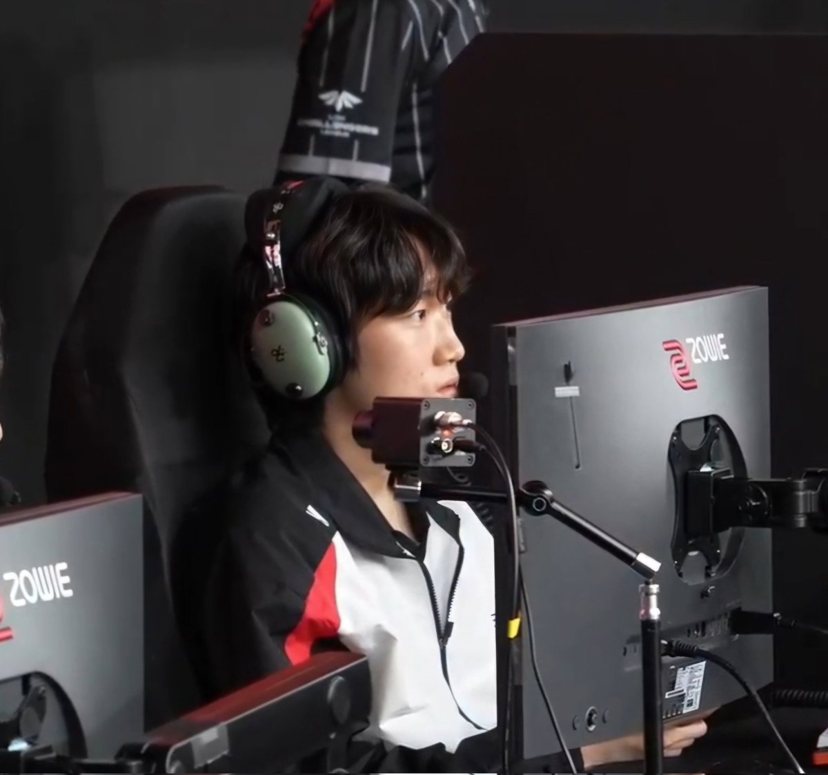 앞머리 진짜 많이 길었다 
짧스팅 긴스팅 둘 다 조흠 ㅎㅎ