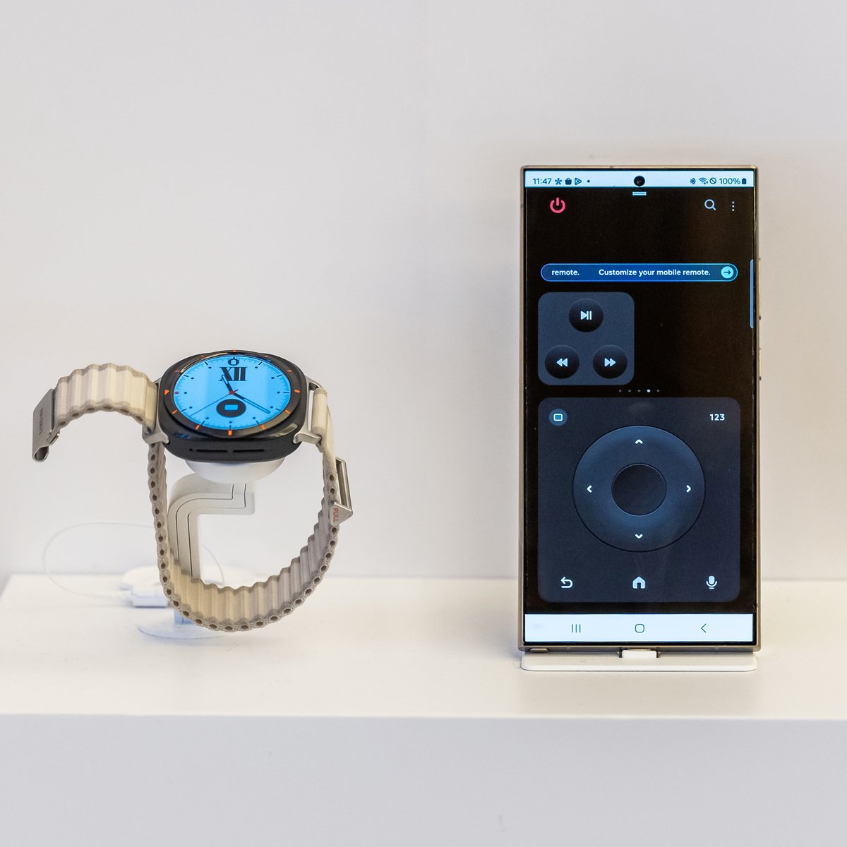 SamsungGulf's tweet photo. No remote? No problem. #UniversalGesture and #QuickRemote turn your Galaxy devices into magic wands for your TV. 🪄 Seamlessly control your TV using your phone or smartwatch. 📱⌚
*Availability of features may vary per region.
#SamsungCES2025 #CES #SamsungVisionAI #AITechnology #FutureTechnology #SamsungAITV #AITV #Samsung