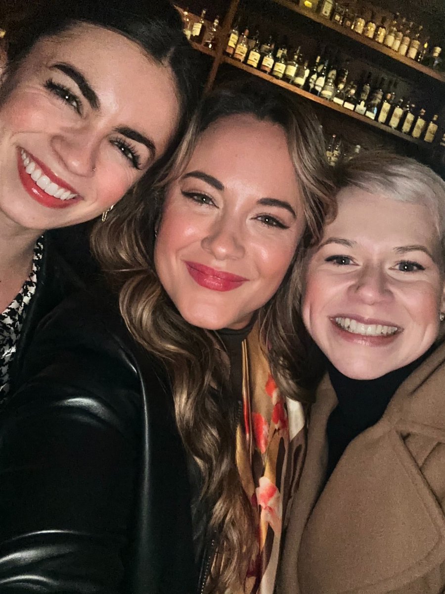 HITeaWithGrace's tweet image. Out on the town with @erinbrodwin 
&amp;amp; @RebeccaTorrenc5 and we ran into @maxonwifi @ChristieHSander @annikakimc @g0ingmad and more. Love to see the healthtech/pharma worlds colliding here #pinksocks #JPM2025 #JPM25 #digitalhealth