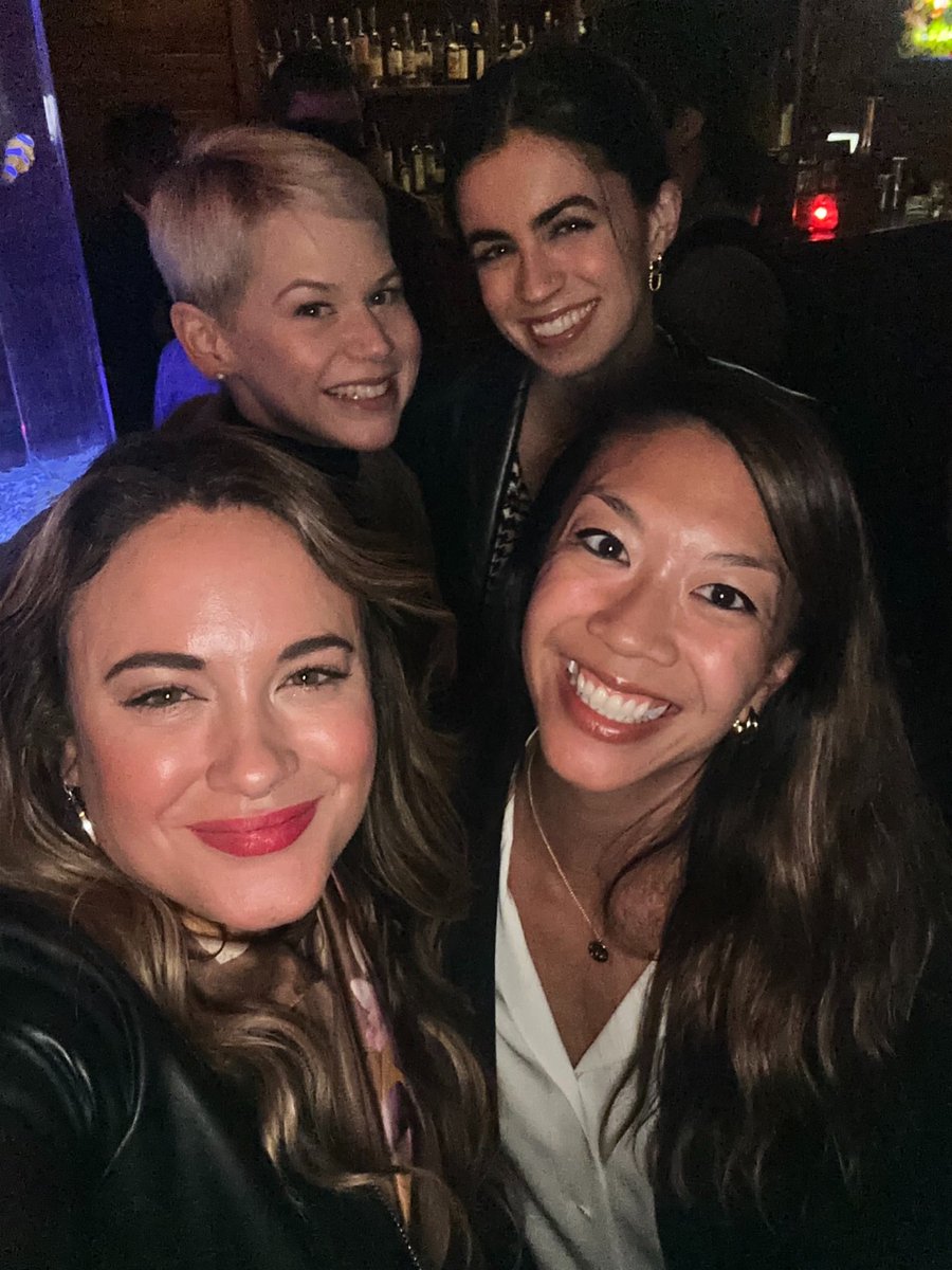 HITeaWithGrace's tweet image. Out on the town with @erinbrodwin 
&amp;amp; @RebeccaTorrenc5 and we ran into @maxonwifi @ChristieHSander @annikakimc @g0ingmad and more. Love to see the healthtech/pharma worlds colliding here #pinksocks #JPM2025 #JPM25 #digitalhealth