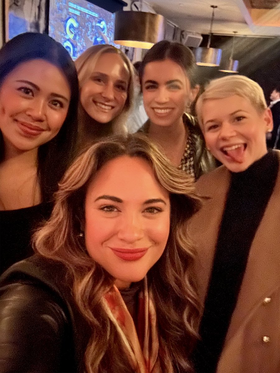 HITeaWithGrace's tweet image. Out on the town with @erinbrodwin 
&amp;amp; @RebeccaTorrenc5 and we ran into @maxonwifi @ChristieHSander @annikakimc @g0ingmad and more. Love to see the healthtech/pharma worlds colliding here #pinksocks #JPM2025 #JPM25 #digitalhealth
