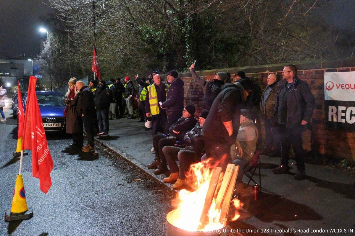 UniteNEYH's tweet photo. 🚨 Strike Action - Veolia
Our members aren’t being unreasonable. Our members aren’t asking for more money. All our members want is a seat at the table.
It’s time @Veolia cleaned up its act.
#JobsPayConditions #UniteNEYH @UniteTheUnion https://t.co/zQPrwWbFgq