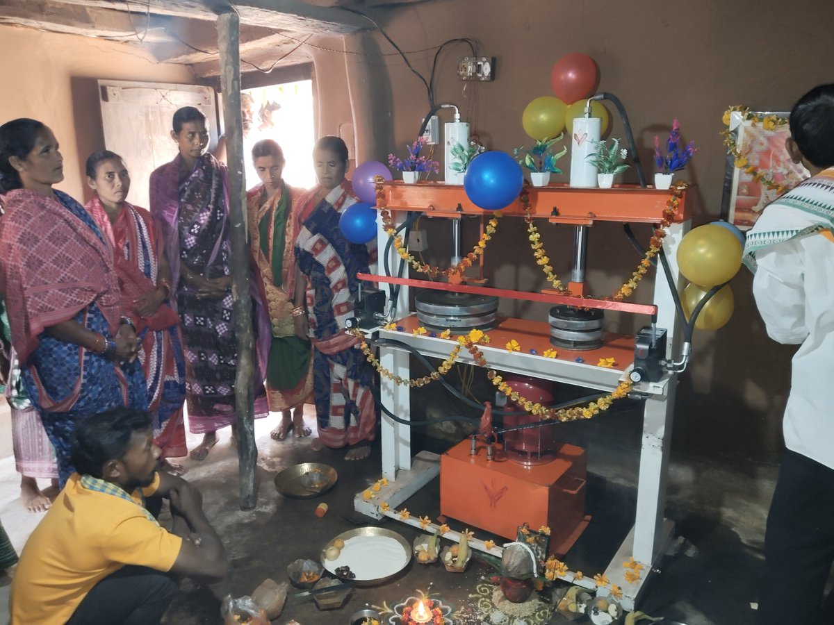 YCDAOdisha's tweet photo. 🎉 Excited to inaugurate the Paper Plate Manufacturing Unit in Jamukhol, Boudh, under FFVDP! A step towards empowering SHG members with sustainable livelihoods and boosting family incomes. 💪✨ #FFVDP #CommunityDevelopment #YCDA https://t.co/WtNm0TPoHl