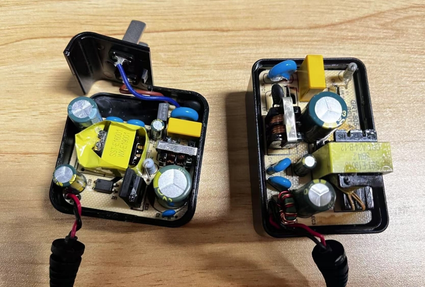 CherryZeng69499's tweet image. Can you tell the difference between these two power adapters? #poweradapter #powersupply #acdcadapter #factory