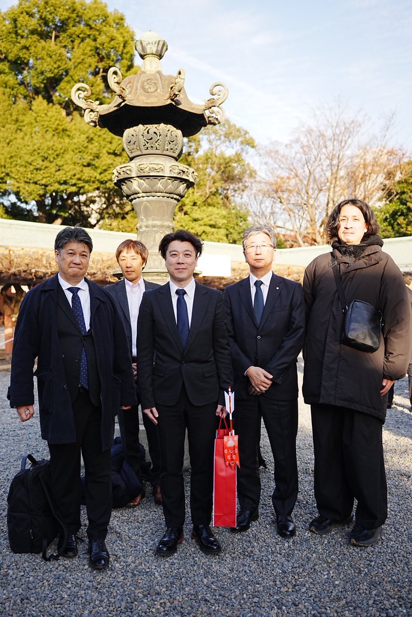 CREATIVELAB036's tweet photo. 赤坂の日枝神社で新年祈願🙏
ラボ社設立以来、毎年の3年目になりました。
私が年に一度のスーツ&ネクタイの日です。
今年も宜しくお願いいたします✨
建設産業最強のプロモーション企画がついに具体的に動き出します!
乞うご期待🎉
#CREATIVELAND #新年祈願 #赤坂 #日枝神社 #CREATIVELAB https://t.co/07GMdPPVyN