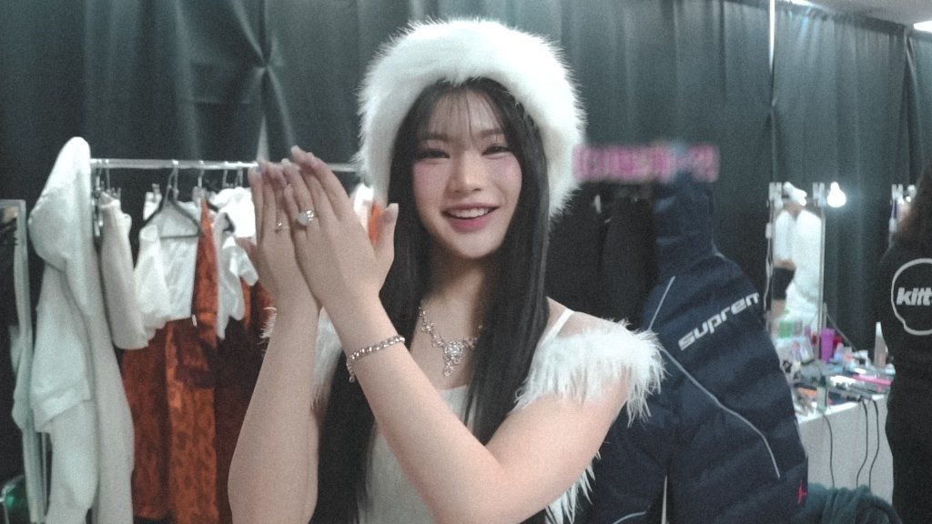 leeisafilms's tweet photo. A happy 😸

#ISA #아이사 #STAYC #스테이씨 https://t.co/3lCZjNGgLT