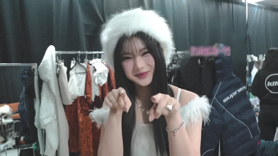 leeisafilms's tweet photo. A happy 😸

#ISA #아이사 #STAYC #스테이씨 https://t.co/3lCZjNGgLT