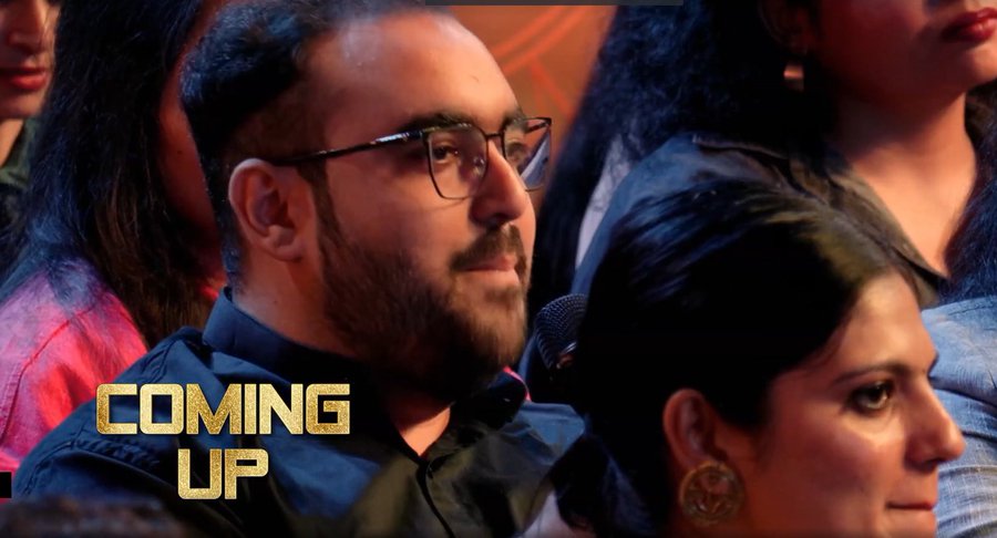 ShubhamTharwani's tweet image. Media ke naam pe apna hi crew members bhej rahe hai makers. Lol new low everyday. This clown asked questions to Karanveer in a demeaning way and appreciated Vivian and all they doing so openly.

Makers khur hi Vivian ke PR hai aur baat karte hai Karan ke PR ki. 👎🏻👎🏻👎🏻