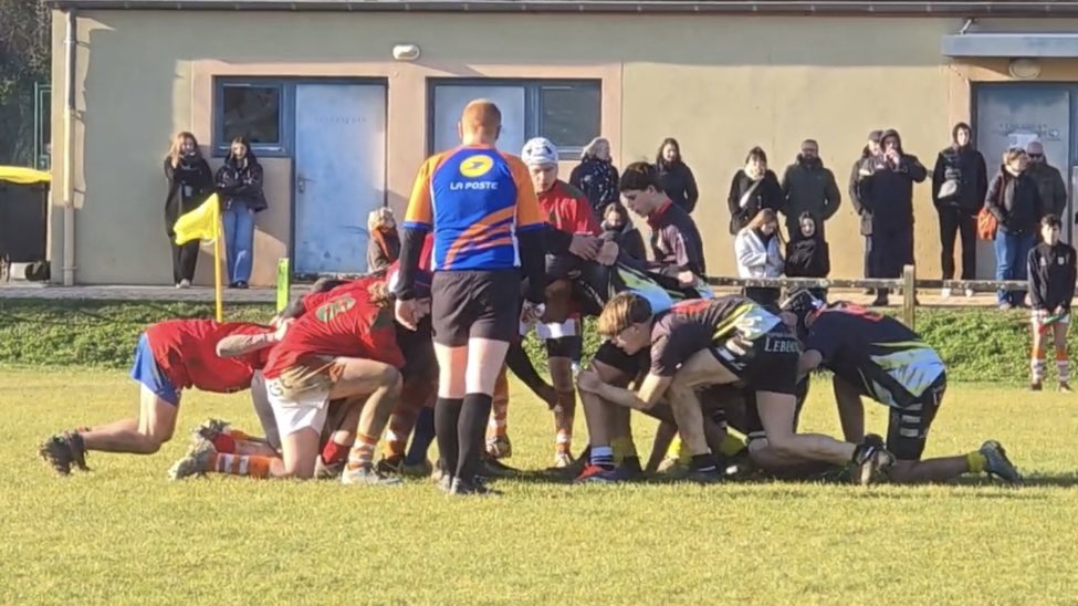 maxencediry's tweet image. 🏉 Pas les plus appréciés sur le terrain et pourtant leur rôle est primordial : les #arbitres 
J’ai arbitrer mon premier match de #rugby à XV opposant Chagny, Couches, Givry, Cheilly à Verdun, Buxy, Châlon en U16  

😁 Une nouvelle #aventure qu’il me tarde de découvrir pleinement