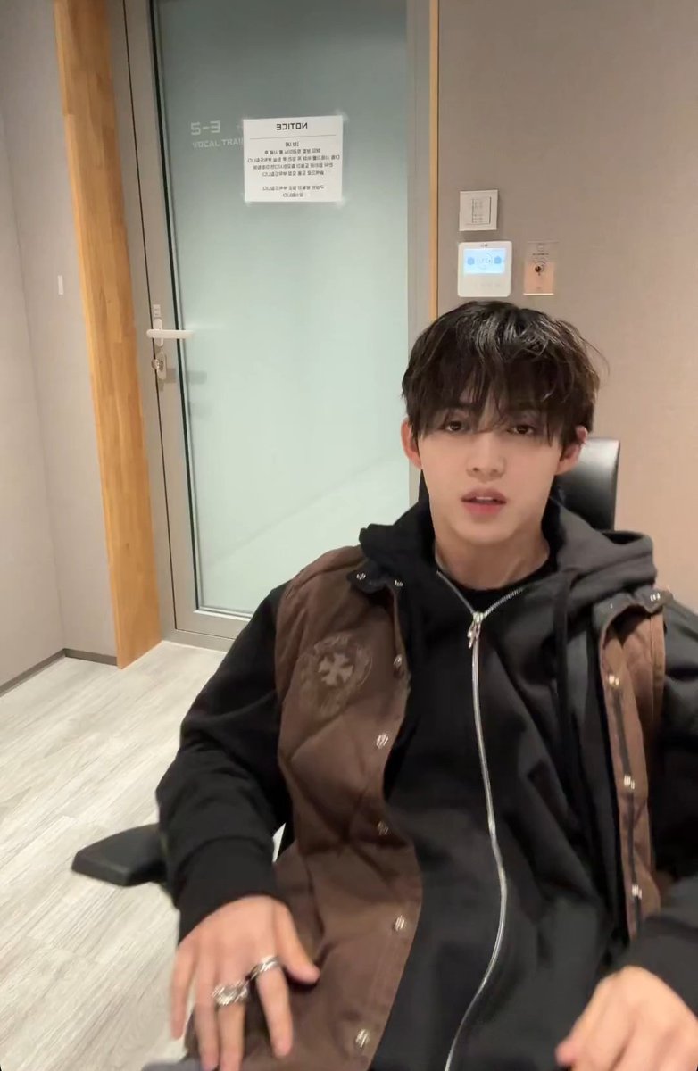 EVERYW0NWOO's tweet photo. TANGINAAAAAAAA ANG POGI https://t.co/kzTVF5cpKt
