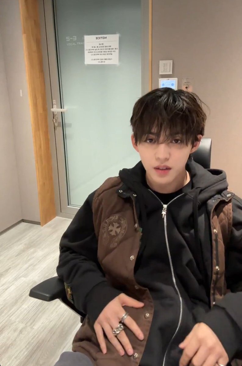 EVERYW0NWOO's tweet photo. TANGINAAAAAAAA ANG POGI https://t.co/kzTVF5cpKt