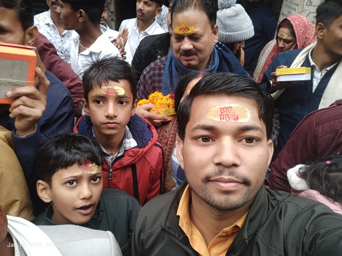 NavneetPandey96's tweet photo. अयोध्या में 500 वर्षों की प्रतिक्षा के बाद आज पुनः दूसरी बार
अयोध्या धाम में राजा श्री रामचंद्र जी , हनुमान गढ़ी में श्री हनुमान जी के दर्शन का सौभाग्य मिला 
यह हम सभी सनातन धर्म का गर्व है 
जय श्री राम।     जय श्री राम।
#aayodhyadham #जय_जय_श्री_राम 
@RamJanmbumi #hanumangarhi https://t.co/qer39qmuQe