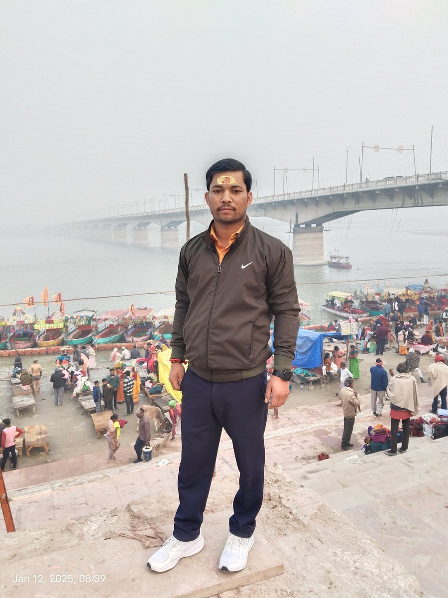 NavneetPandey96's tweet photo. अयोध्या में 500 वर्षों की प्रतिक्षा के बाद आज पुनः दूसरी बार
अयोध्या धाम में राजा श्री रामचंद्र जी , हनुमान गढ़ी में श्री हनुमान जी के दर्शन का सौभाग्य मिला 
यह हम सभी सनातन धर्म का गर्व है 
जय श्री राम।     जय श्री राम।
#aayodhyadham #जय_जय_श्री_राम 
@RamJanmbumi #hanumangarhi https://t.co/qer39qmuQe
