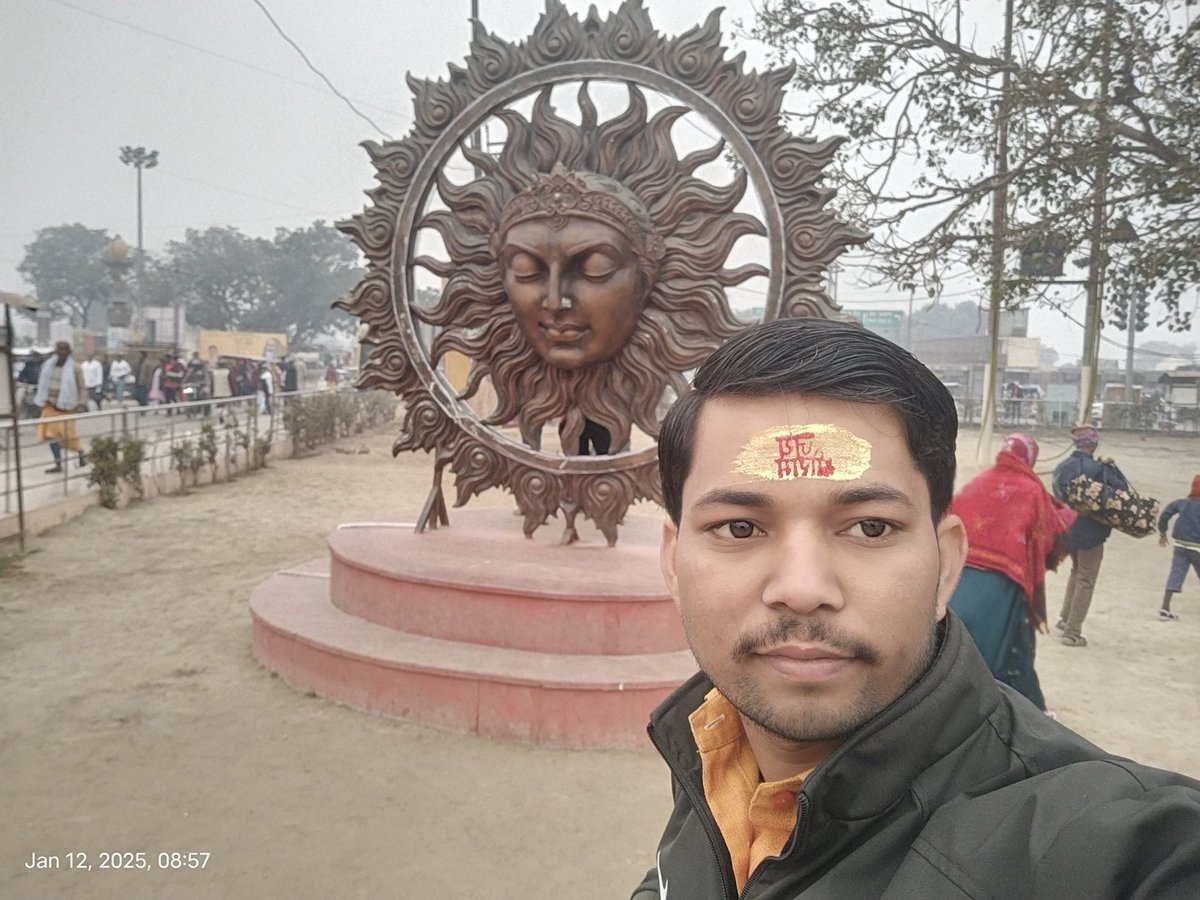 NavneetPandey96's tweet photo. अयोध्या में 500 वर्षों की प्रतिक्षा के बाद आज पुनः दूसरी बार
अयोध्या धाम में राजा श्री रामचंद्र जी , हनुमान गढ़ी में श्री हनुमान जी के दर्शन का सौभाग्य मिला 
यह हम सभी सनातन धर्म का गर्व है 
जय श्री राम।     जय श्री राम।
#aayodhyadham #जय_जय_श्री_राम 
@RamJanmbumi #hanumangarhi https://t.co/qer39qmuQe