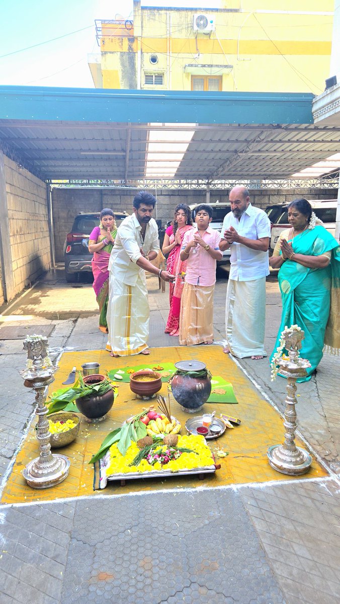 arunvijayno1's tweet photo. உங்கள் எல்லோருக்கும் இனிய பொங்கல் மற்றும் தமிழர் திருநாள் நல்வாழ்த்துக்கள்!!🙏🏽 அனைவரின் குடும்பங்களில் செல்வமும் மகிழ்ச்சியும் பொங்கட்டும்.❤️ 
பொங்கலோ பொங்கல்!!
#HappyPongal https://t.co/mrTZQtFMab