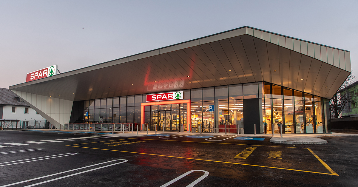 tokmanni's tweet photo. Tokmanni Oy on tänään allekirjoittanut lisenssisopimuksen SPAR Internationalin kanssa. Myönnetty lisenssi antaa Tokmannille yksinoikeuden myydä SPAR-tuotteita ja käyttää SPAR-brändiä Suomessa. 

Lue lisää 👉 https://t.co/VxS4HsXb5l

#Tokmanni #SPAR #ruoka #ruokakauppa #Suomi https://t.co/TJt5s0oynF