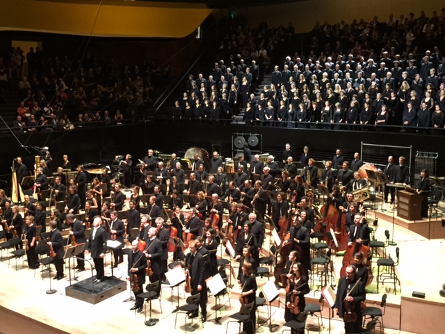 il y a dix ans j'y étais : souvenirs et témoignage <a href="/philharmonie/">Philharmonie de Paris</a> <a href="/OrchestreParis/">Orchestre de Paris</a> <a href="/bachtrack_fr/">bachtrack.fr</a> <a href="/francemusique/">France Musique</a> <a href="/jburbain/">Jean-Baptiste Urbain</a> <a href="/mvoinchet/">marc voinchet</a> <a href="/paavo_jarvi/">Paavo Jarvi</a> <a href="/fhollande/">François Hollande</a> <a href="/Anne_Hidalgo/">Anne Hidalgo</a> <a href="/OlivierMantei/">Olivier Mantei</a> 

jeanpierrerousseaublog.com/2025/01/14/il-…