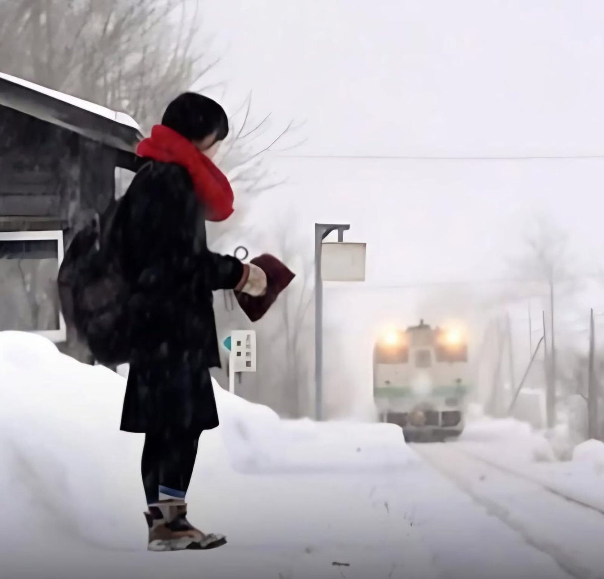 islah_bahrawi's tweet image. Stasiun Kyu-Shirataki di Hokkaido akan ditutup pemerintah karena sepi dan terpencil. Satu²nya penumpang seorang siswi SMA yg brangkat dan pulang sekolah dr stasiun itu. Lalu penutupannya ditunda, menunggu Kana Harada lulus 1 th kemudian.

Cara Jepang menjaga pendidikan rakyatnya