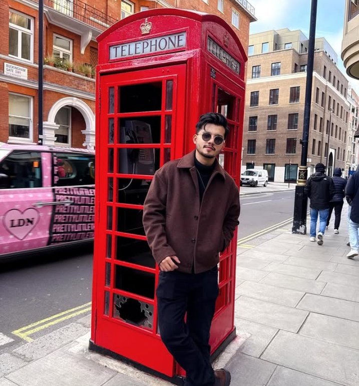__riyaz___aly's tweet photo. Gumi gumi 😃#London https://t.co/IGxzbVv5DX