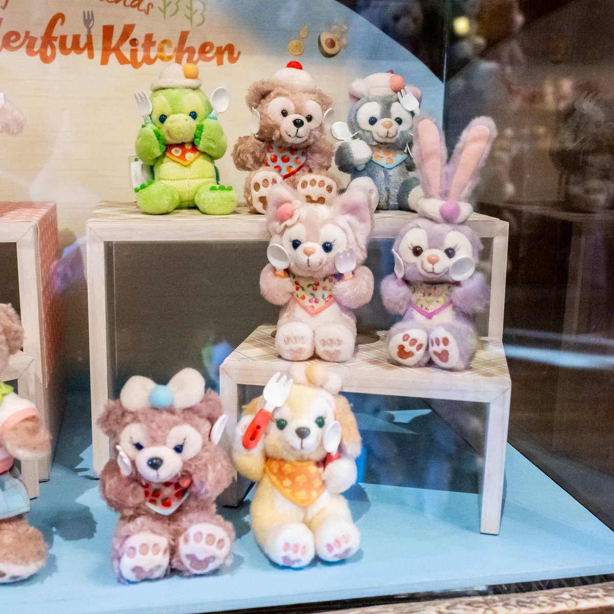 スプーンとフォークを持った食いしん坊スタイル！ 東京ディズニーシー