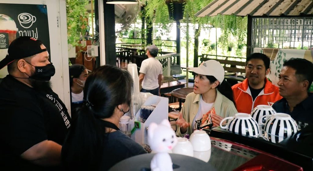Tang_9na's tweet photo. คุณช่อมาที่เกาะเกร็ดครับเขตผม เมื่อวันเสาร์ที่ผ่านมา พาผู้สมัครสจ. เบอร์ 2 แนะนำตัว ระหว่างทาง คุยกับชาวบ้านเขาขอให้เชิญชวนคนมาเที่ยวมากกว่านี้ เพราะช่วงที่ผ่านมา(ศก.)ค่อนซบเซาไปกว่าครึ่ง ช่วย Re หน่อยครับ #เกาะเกร็ด #แหล่งท่องเที่ยว #ทนายแตง #ช่อพรรณิการ์ #พรรคประชาชน https://t.co/c4FD3eLesH