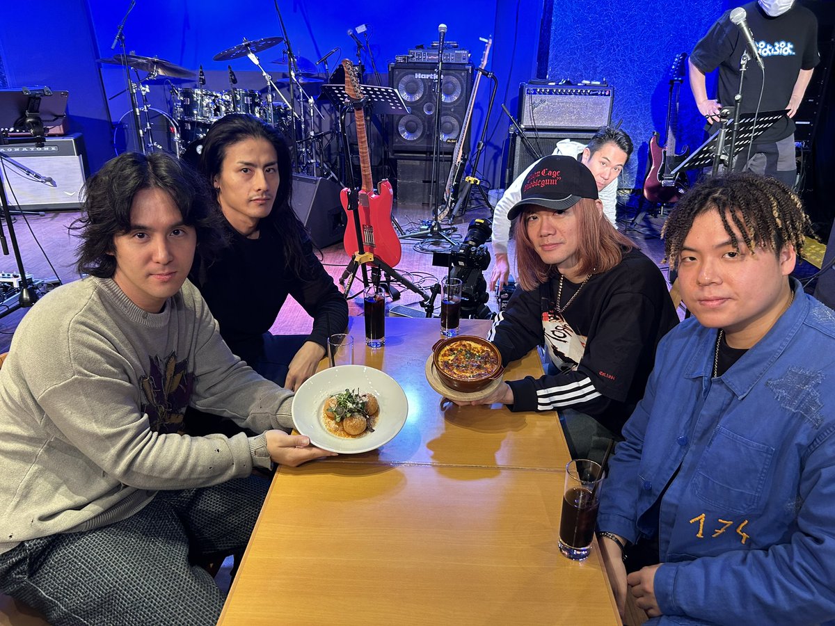 本日のスペシャルメニュー
「黒毛和牛ラグーのラザニア」
「紅ズワイガニ・海老・アサリのライスコロッケ」

菰口雄矢さん、Yas Nomuraさん、ニ家本亮介さん、松浦千昇さん、ありがとうございます😊