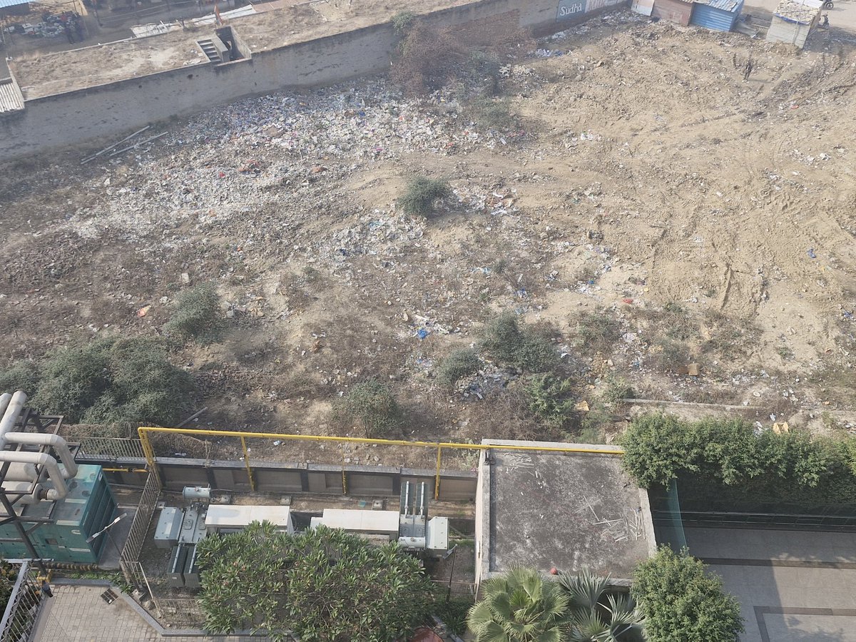 GopalThakur8's tweet photo. @OfficialGNIDA @iamprashantseth @tejpalnagarMLA @noidapolice सफ़ाई का काम तो काबिले तारीफ है महोदय आपकी। ये हजारों लोगों की सेहत की बात है। कृपाया इमानदारी पूर्वक कार्यवायि करें🙏 https://t.co/iXNCCgKUmt