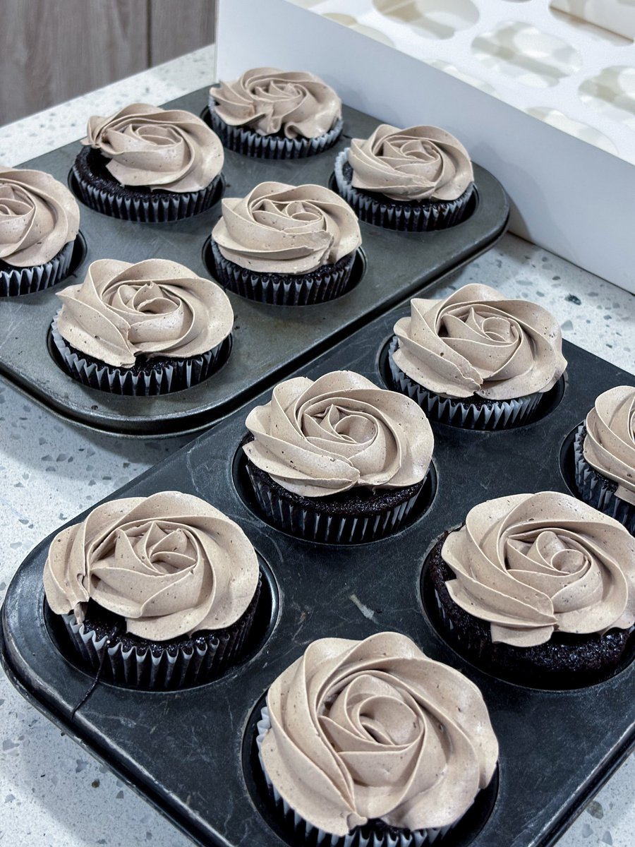 We’re offering FREE cupcakes with every celebration cake ordered in IKORODU this week! Need a cake for your special occasion? Now’s the perfect time to place your order!

Please help RT this to reach the owners😁