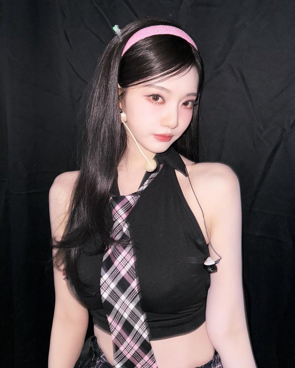 yizhuo1st's tweet photo. oh i love this pic! she’s so pretty 🥹 https://t.co/GFd8SxhJ2l