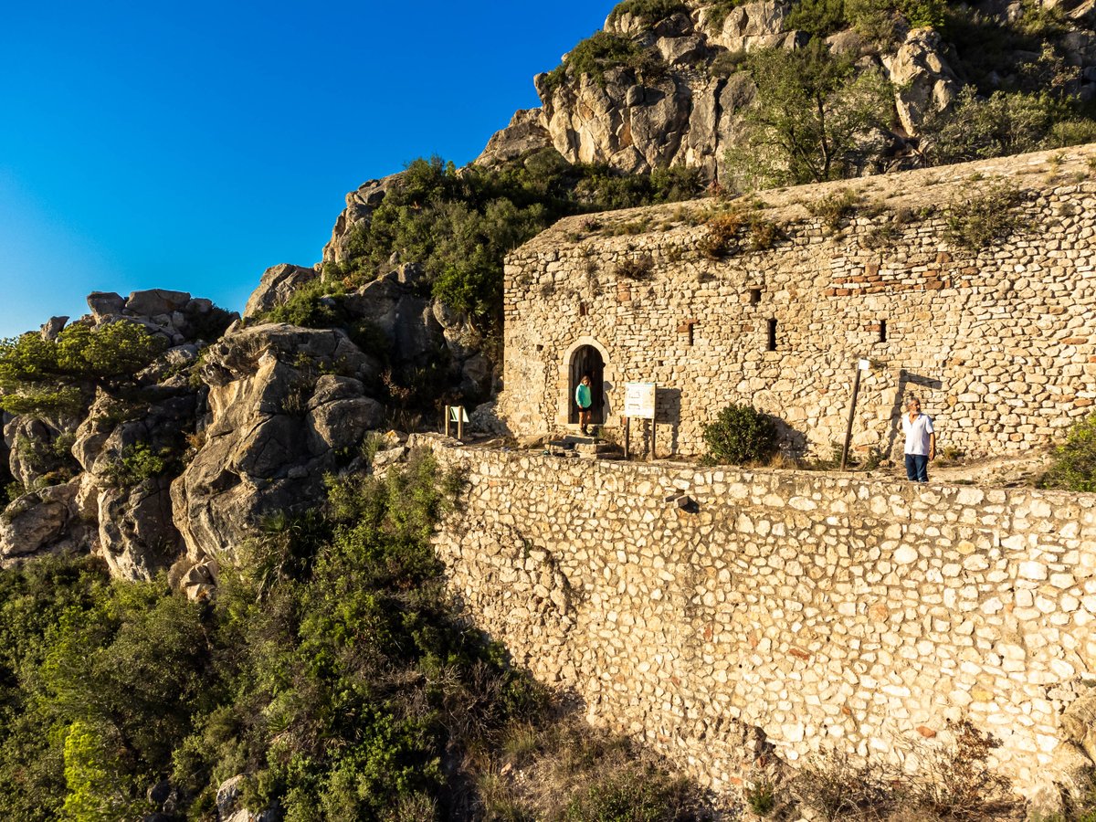 costadauradatur's tweet image. 👋 Voleu fer una ruta fàcil?
🥾 Us proposem visitar #Marmellar, un antic poble abandonat del #Montmell. Des d’aquí pugeu fins a la Talaia del Montmell, el cim més alt del Baix Penedès,  passant per l’ermita romànica de Sant Miquel.

📸 vekig0 i dealvarosanz

#CostaDaurada